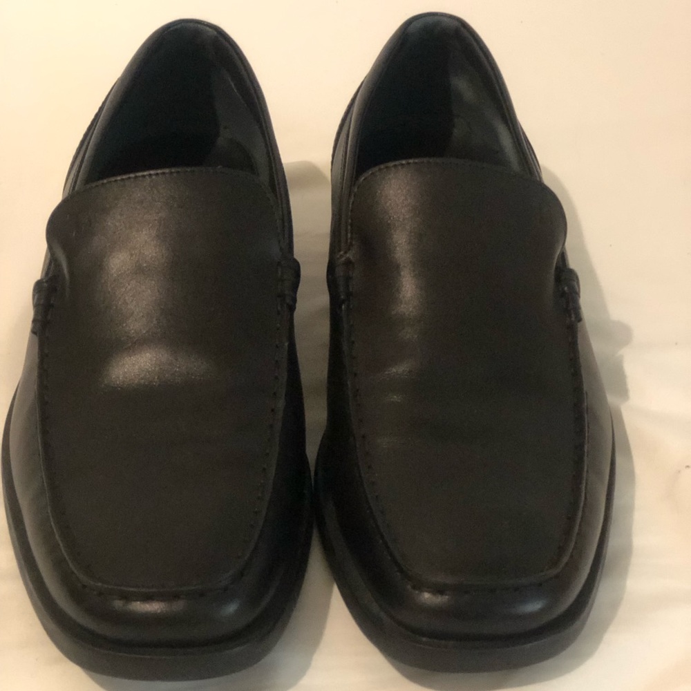 Tod’s driving loafers